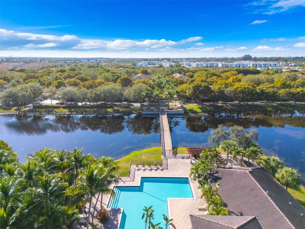 2457 Centergate Dr #306 Miramar, FL 33025