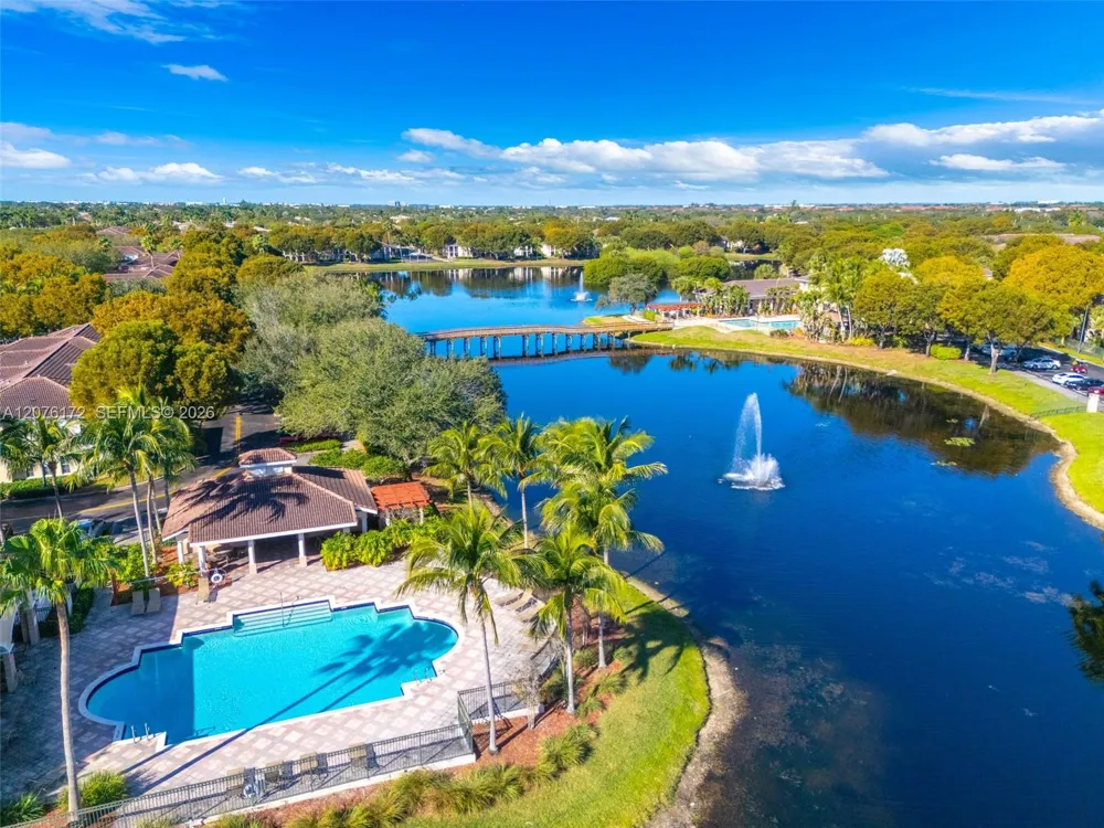 2457 Centergate Dr #306 Miramar, FL 33025