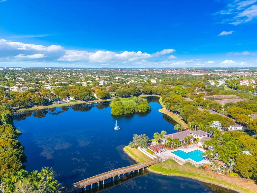 2457 Centergate Dr #306 Miramar, FL 33025