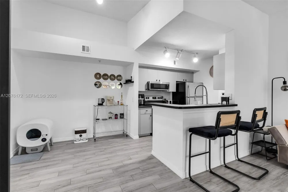 2457 Centergate Dr #306 Miramar, FL 33025