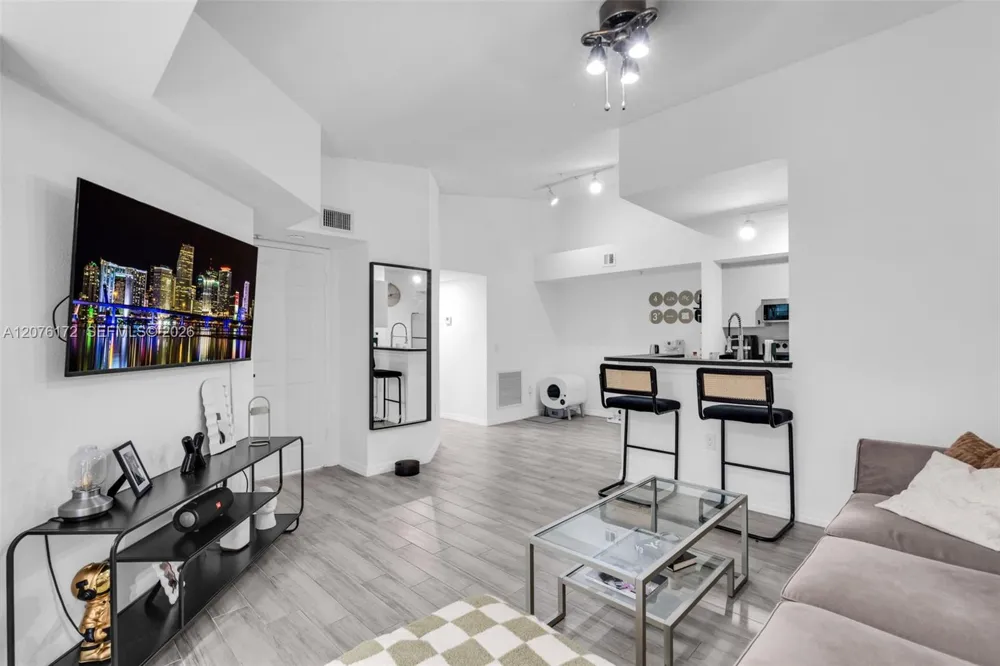2457 Centergate Dr #306 Miramar, FL 33025