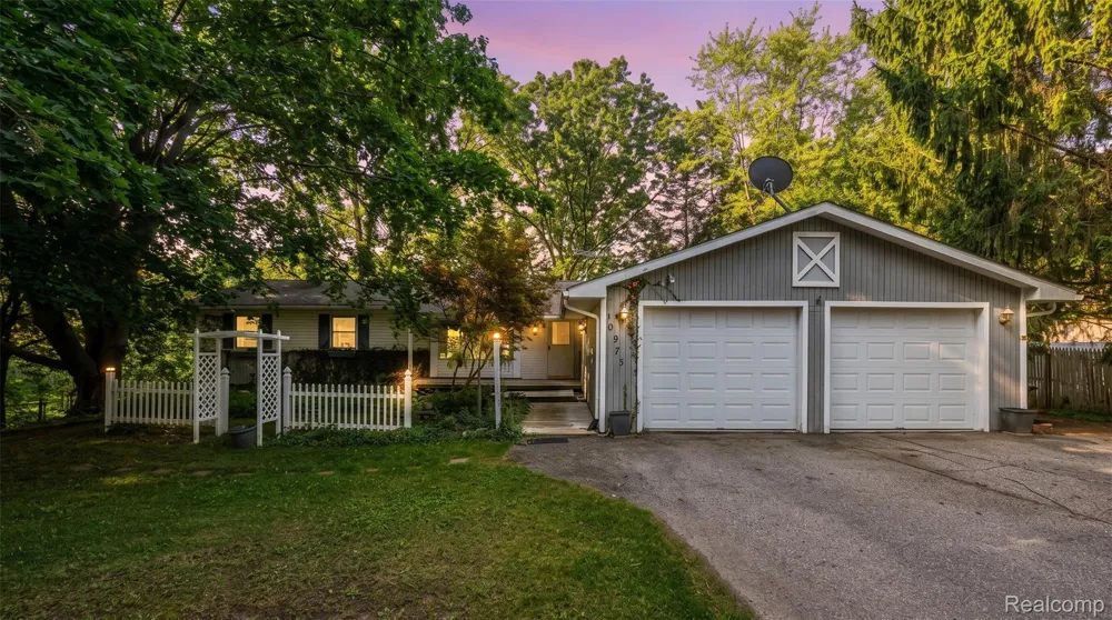 10975 Andersonville Road Springfield Charter Township, MI 48350