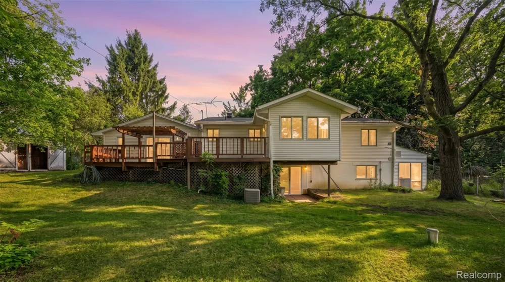 10975 Andersonville Road Springfield Charter Township, MI 48350