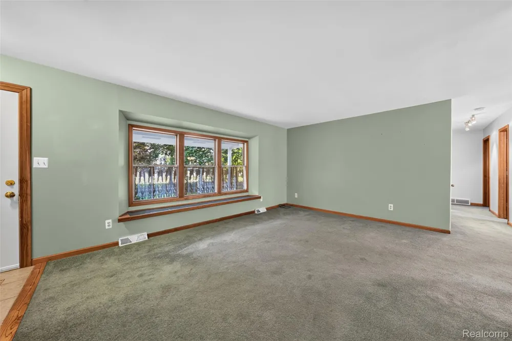 10975 Andersonville Road Springfield Charter Township, MI 48350