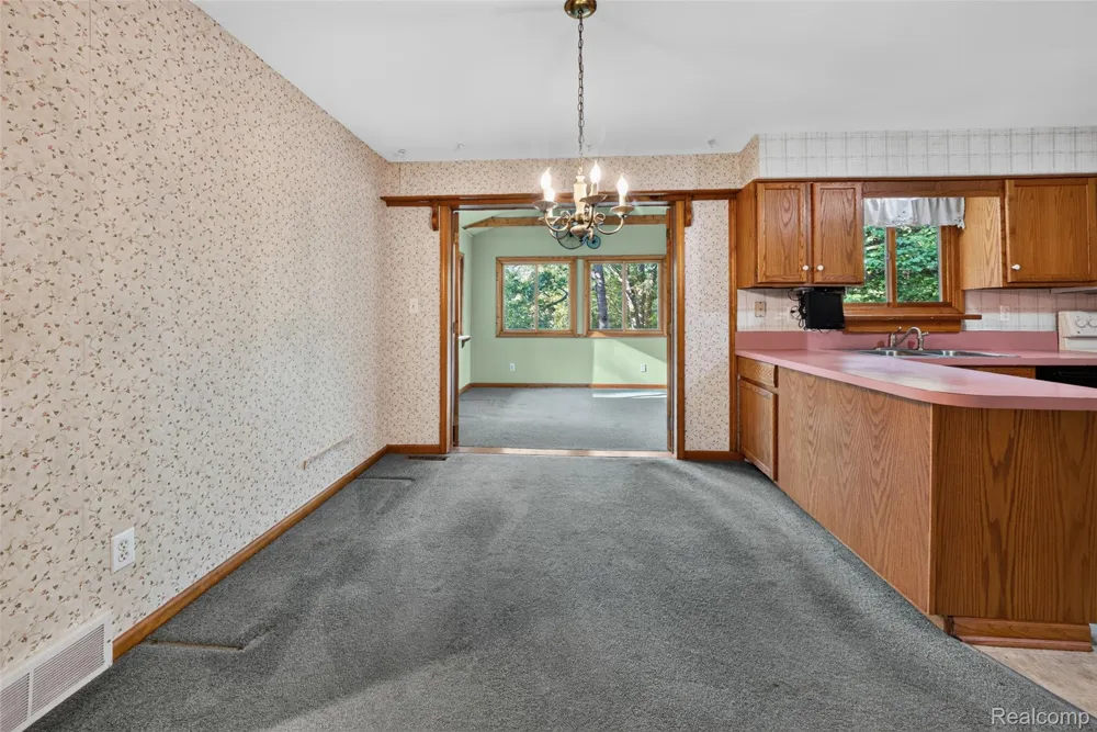 10975 Andersonville Road Springfield Charter Township, MI 48350