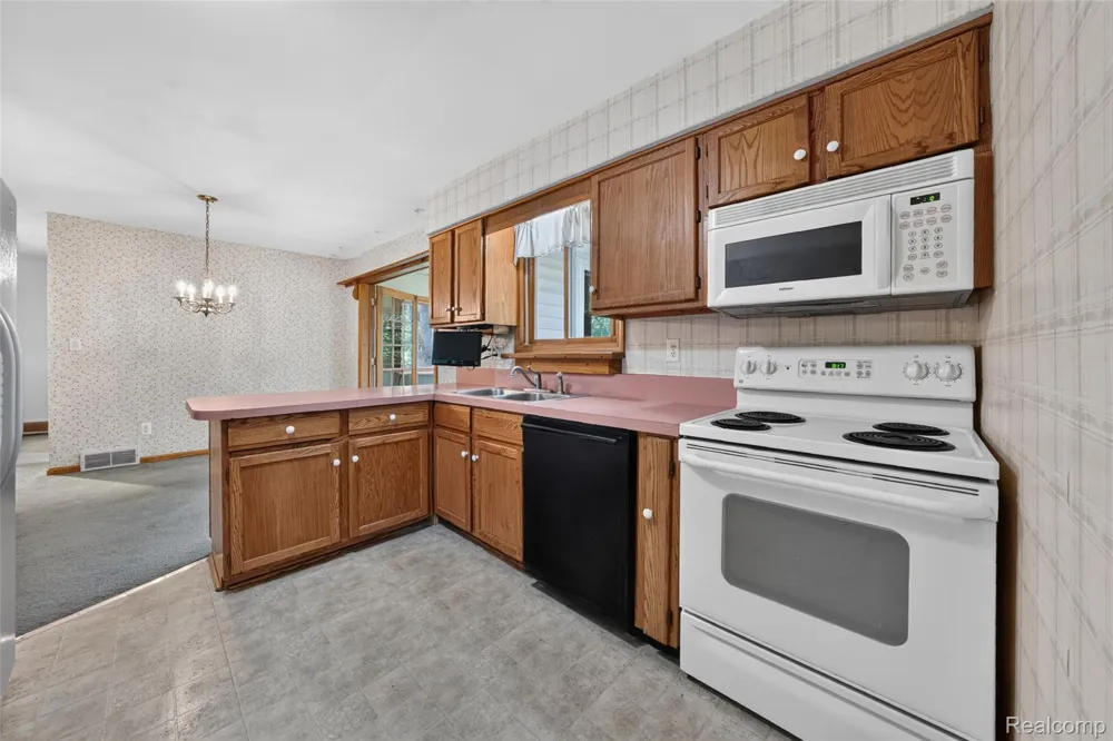 10975 Andersonville Road Springfield Charter Township, MI 48350