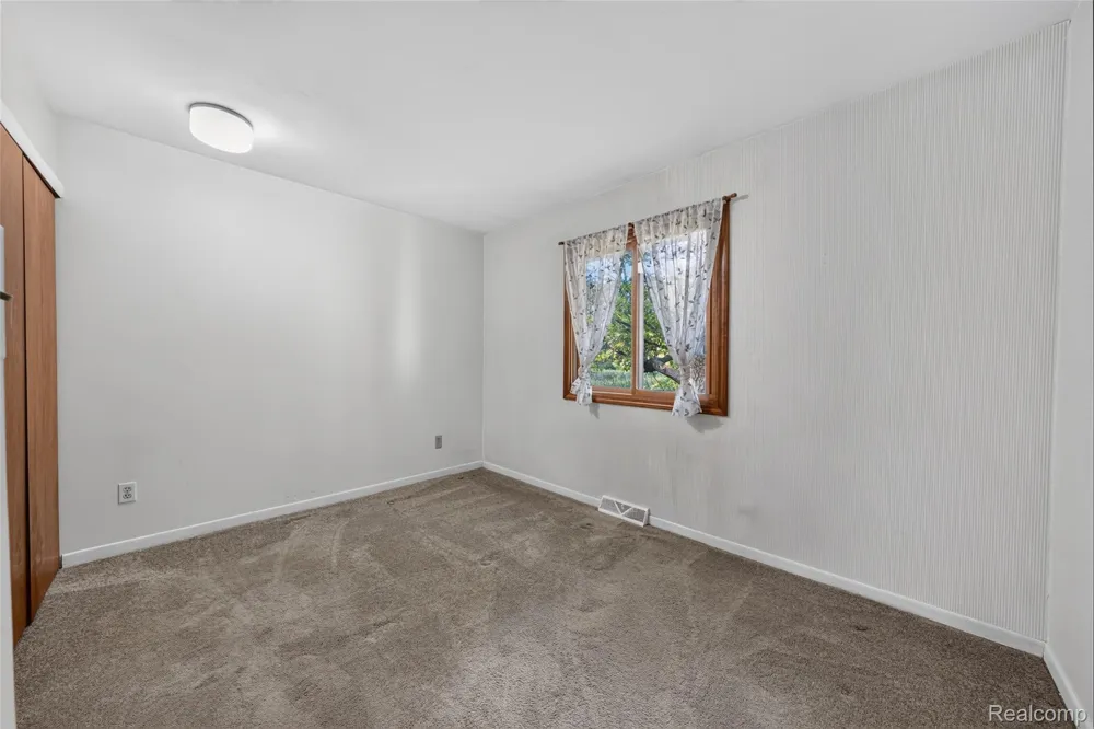 10975 Andersonville Road Springfield Charter Township, MI 48350