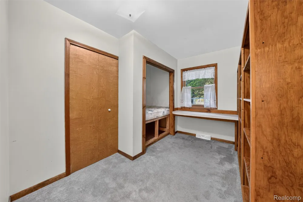 10975 Andersonville Road Springfield Charter Township, MI 48350