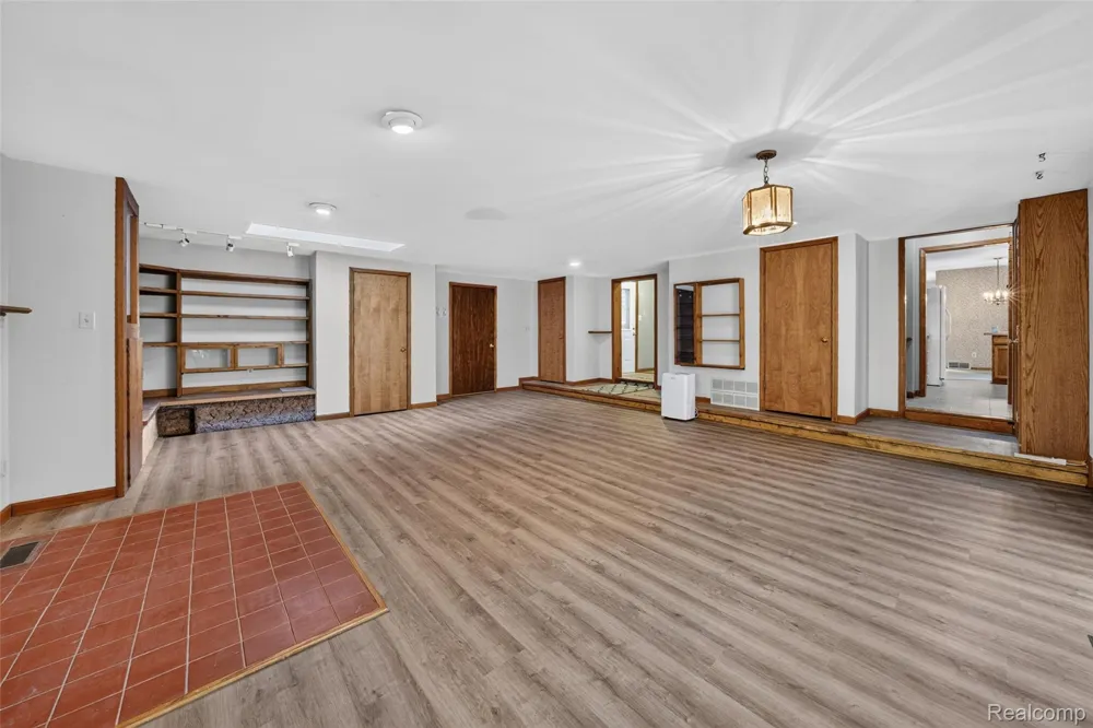 10975 Andersonville Road Springfield Charter Township, MI 48350