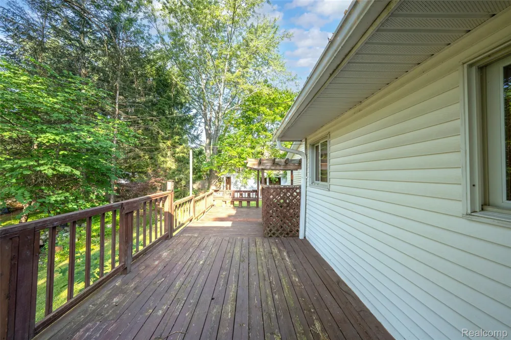 10975 Andersonville Road Springfield Charter Township, MI 48350