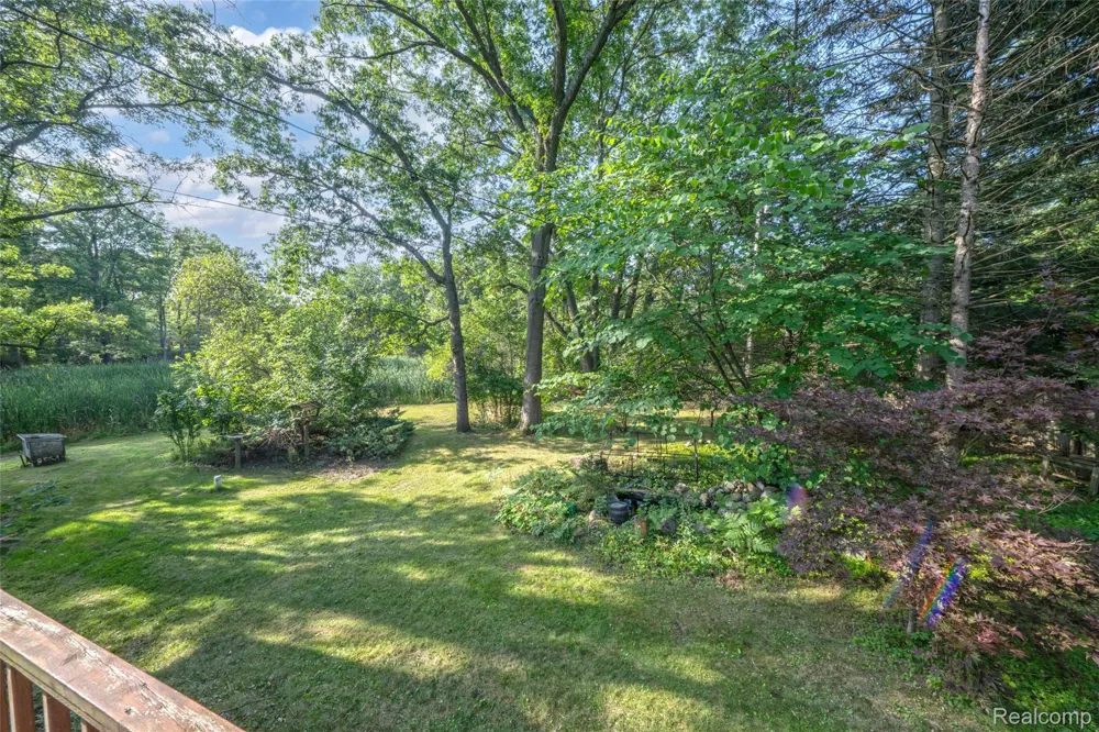 10975 Andersonville Road Springfield Charter Township, MI 48350
