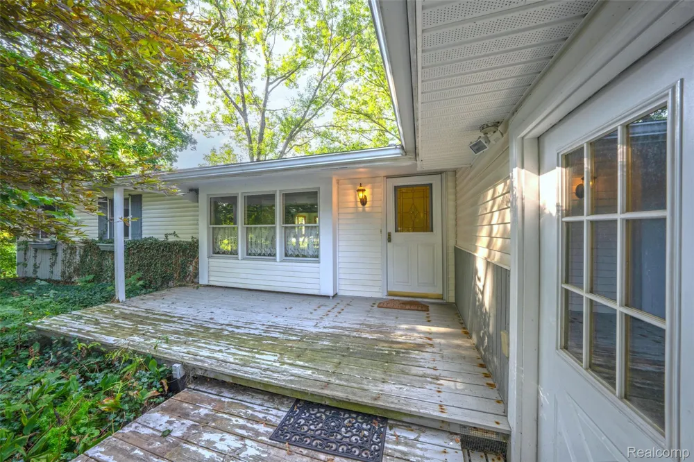 10975 Andersonville Road Springfield Charter Township, MI 48350