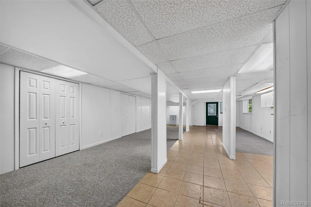 10975 Andersonville Road Springfield Charter Township, MI 48350