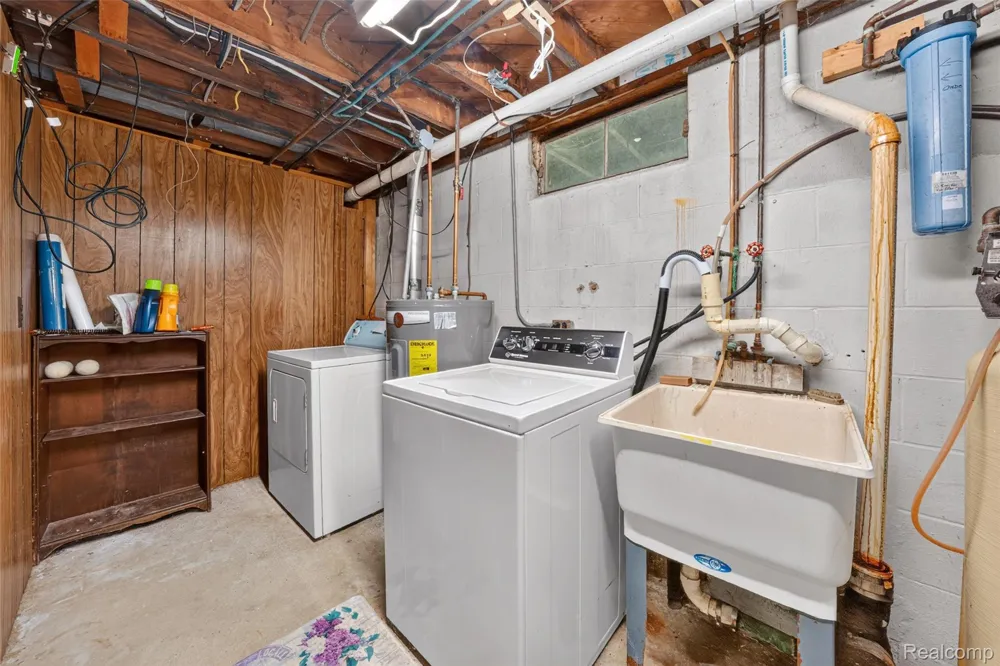 10975 Andersonville Road Springfield Charter Township, MI 48350