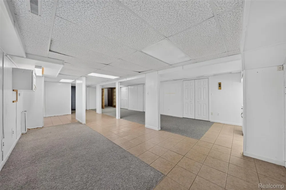 10975 Andersonville Road Springfield Charter Township, MI 48350