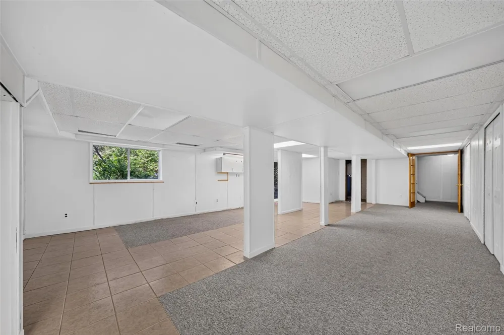 10975 Andersonville Road Springfield Charter Township, MI 48350