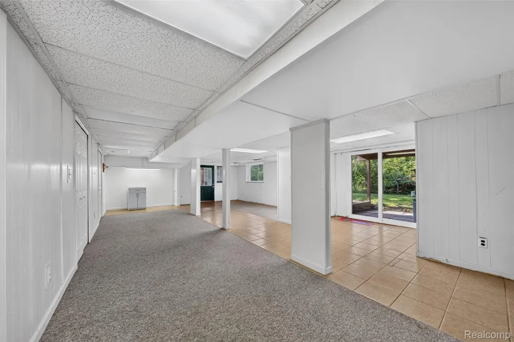 10975 Andersonville Road Springfield Charter Township, MI 48350