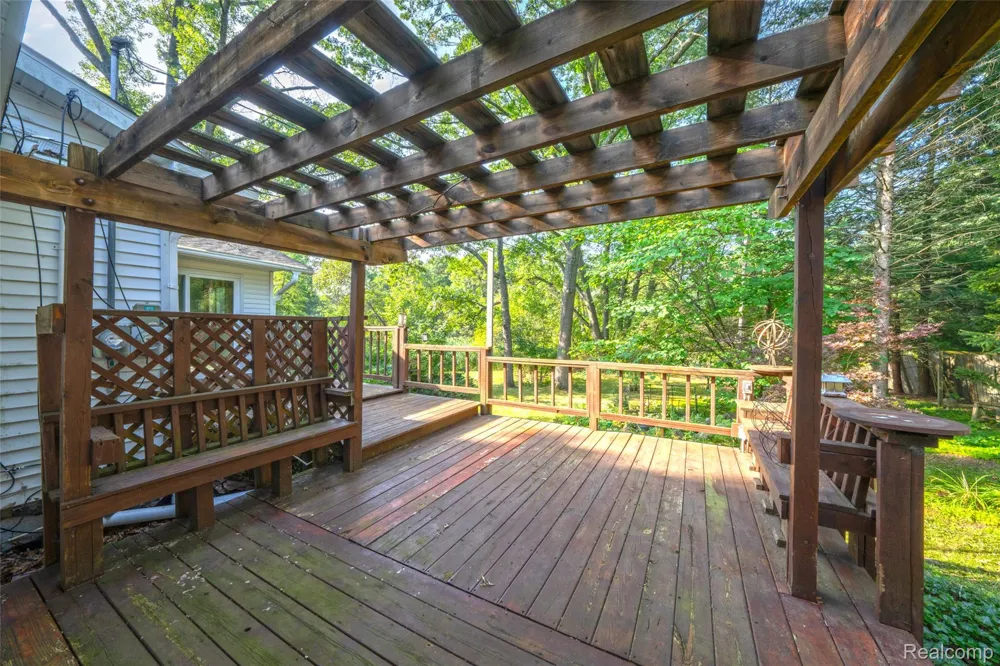10975 Andersonville Road Springfield Charter Township, MI 48350