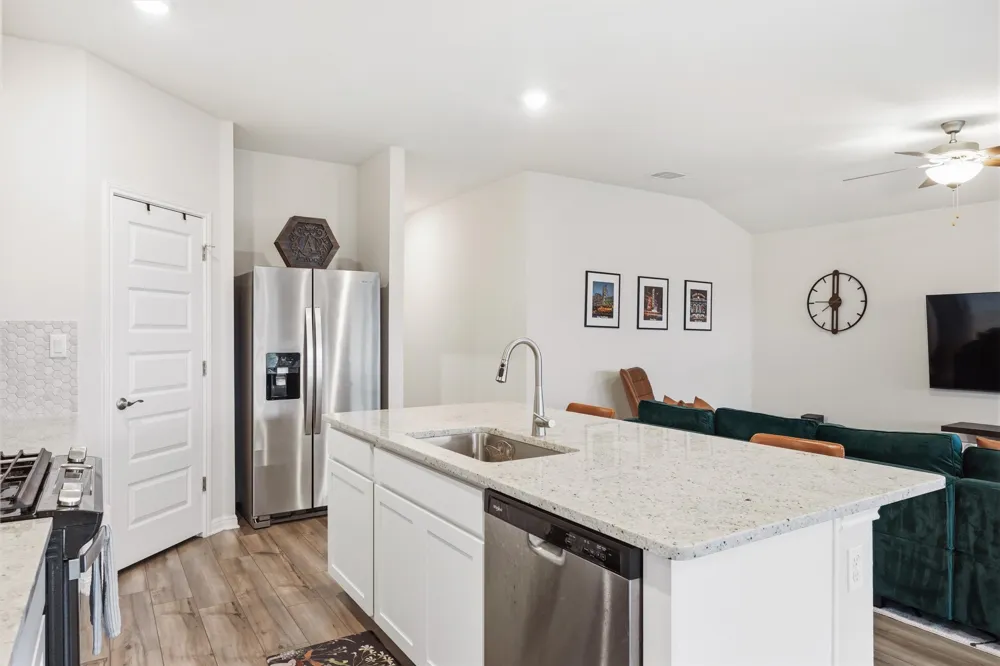 162 El Capitan Loop Dripping Springs, TX 78620