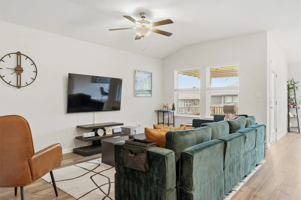 162 El Capitan Loop Dripping Springs, TX 78620