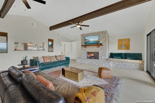 447 MADRONA DR New Braunfels, TX 78132