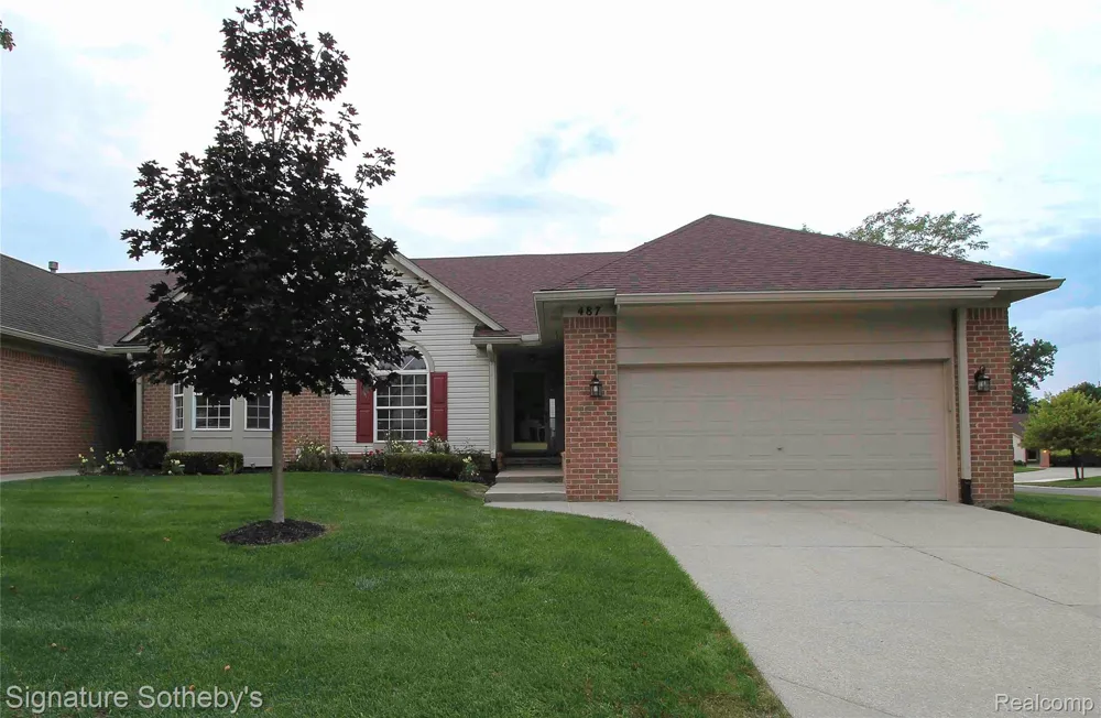 487 Woodvale Drive Commerce Charter Township, MI 48390