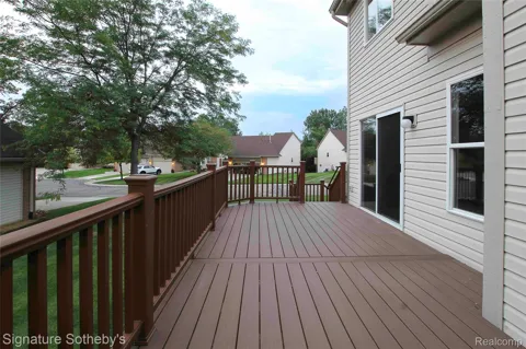487 Woodvale Drive