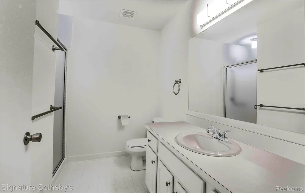 487 Woodvale Drive Commerce Charter Township, MI 48390