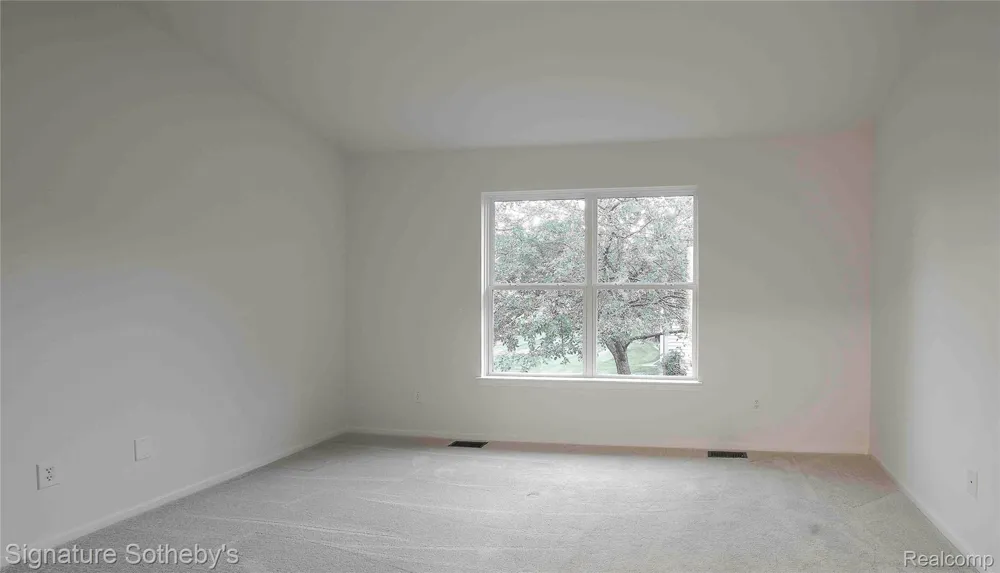 487 Woodvale Drive Commerce Charter Township, MI 48390