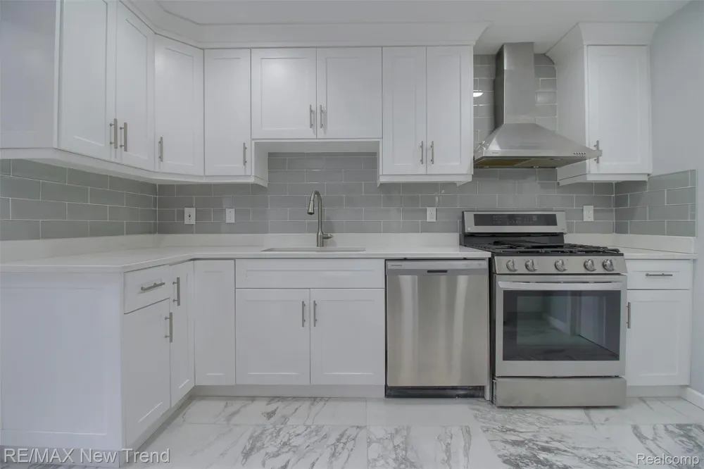 2191 Pleasant Drive Commerce Charter Township, MI 48390