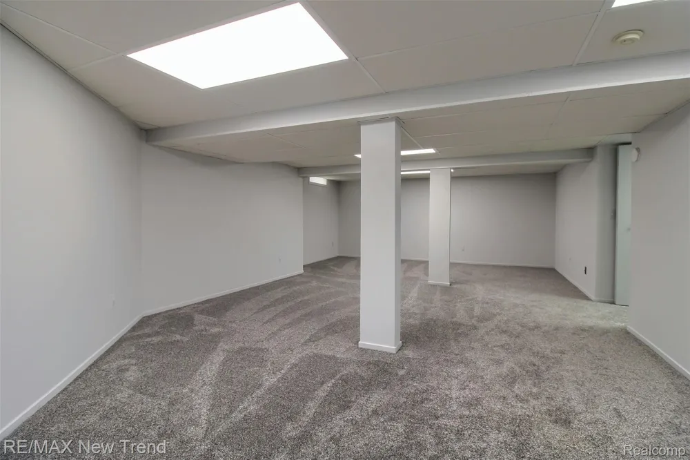 2191 Pleasant Drive Commerce Charter Township, MI 48390