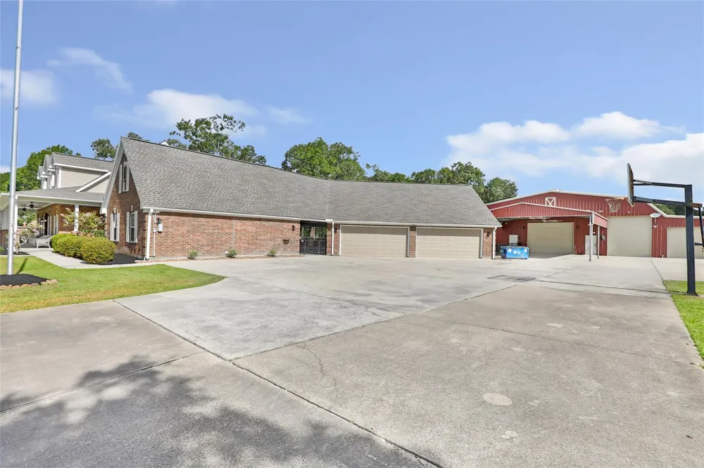 1111 Valley Commons Drive Huffman, TX 77336
