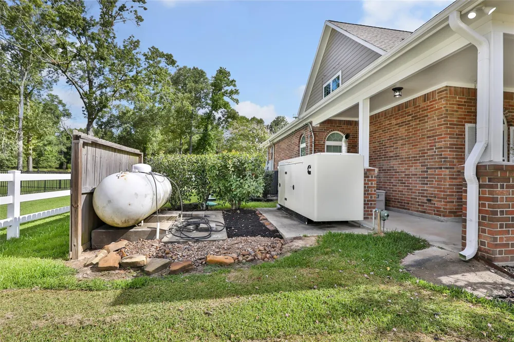 1111 Valley Commons Drive Huffman, TX 77336
