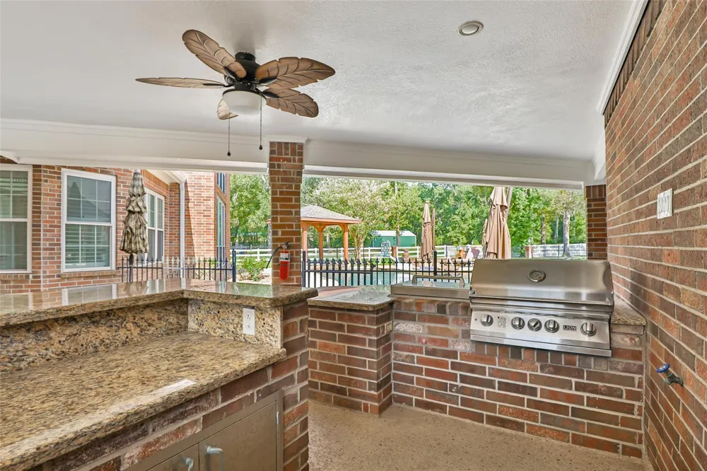 1111 Valley Commons Drive Huffman, TX 77336