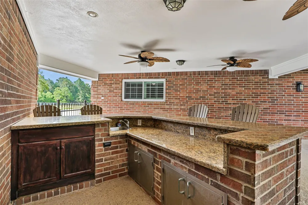 1111 Valley Commons Drive Huffman, TX 77336