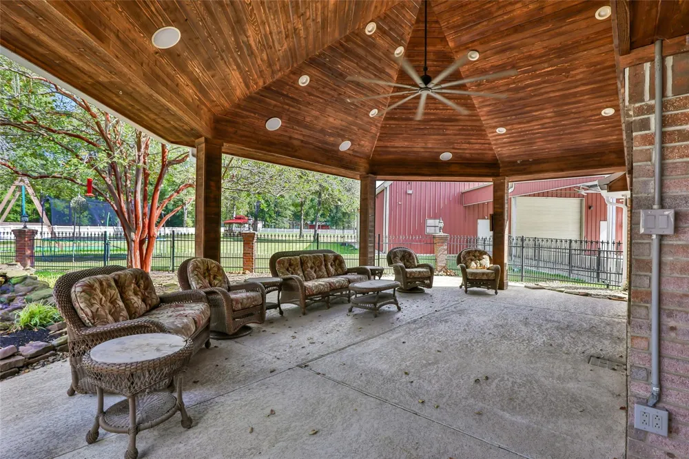 1111 Valley Commons Drive Huffman, TX 77336