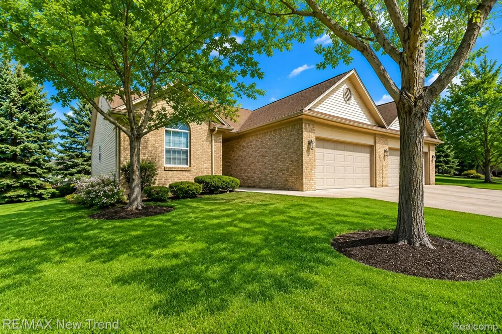 2191 Pleasant Drive Commerce Charter Township, MI 48390