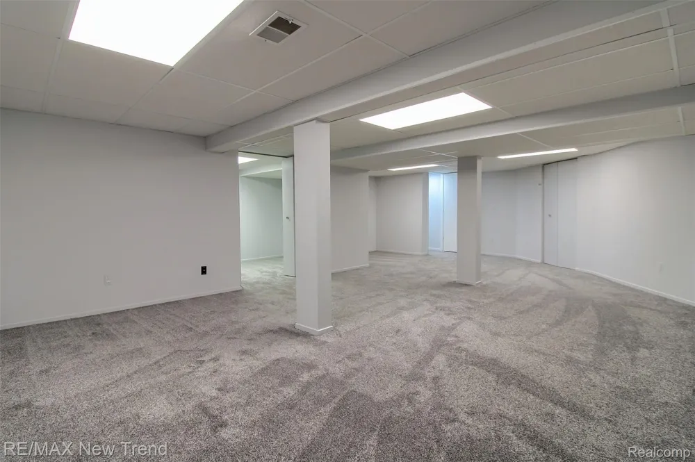 2191 Pleasant Drive Commerce Charter Township, MI 48390