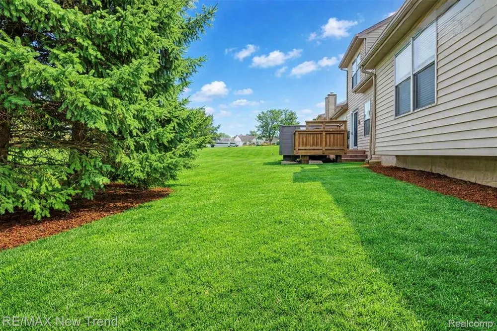 2191 Pleasant Drive Commerce Charter Township, MI 48390