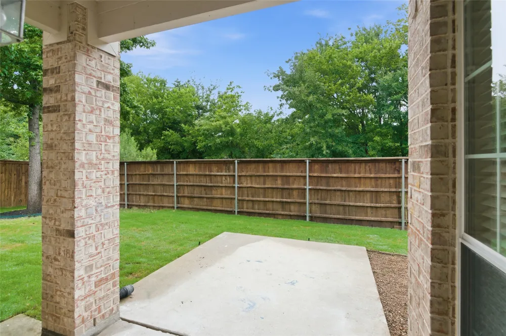 1411 Golf Club Drive Lantana, TX 76226