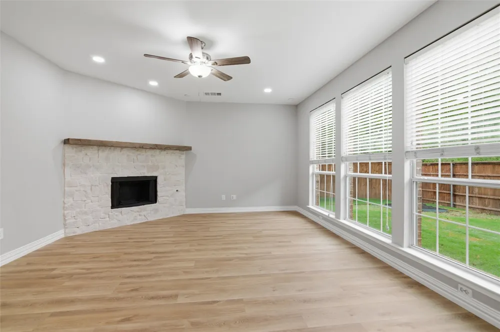 1411 Golf Club Drive Lantana, TX 76226