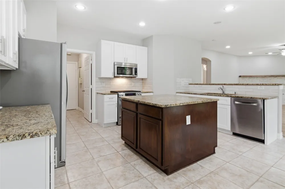 1411 Golf Club Drive Lantana, TX 76226