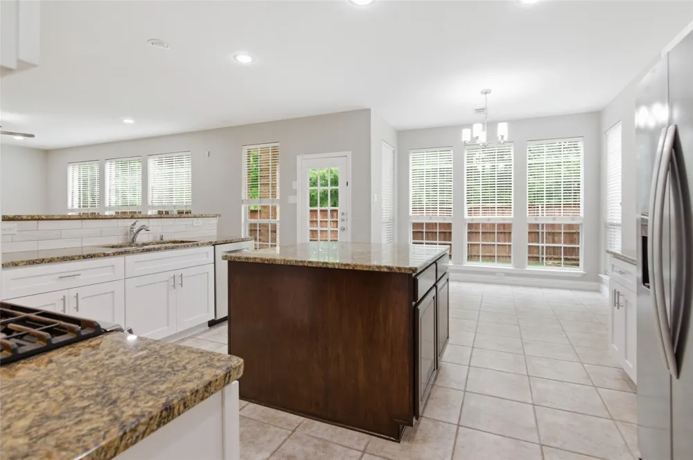 1411 Golf Club Drive Lantana, TX 76226