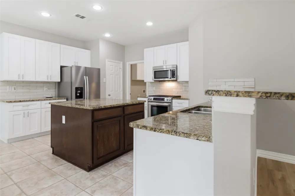 1411 Golf Club Drive Lantana, TX 76226