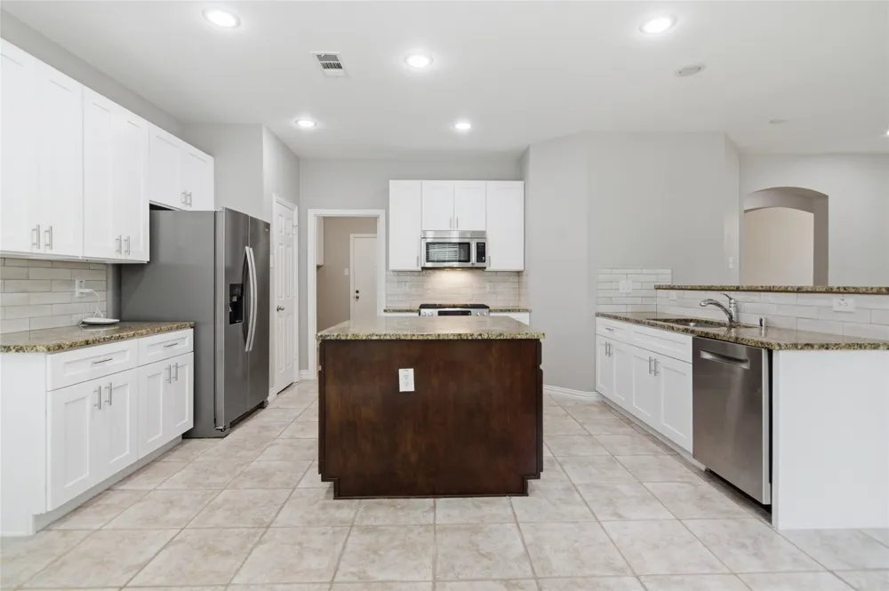 1411 Golf Club Drive Lantana, TX 76226