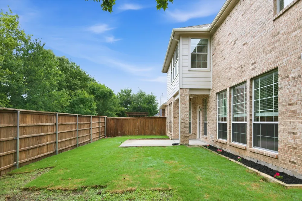 1411 Golf Club Drive Lantana, TX 76226