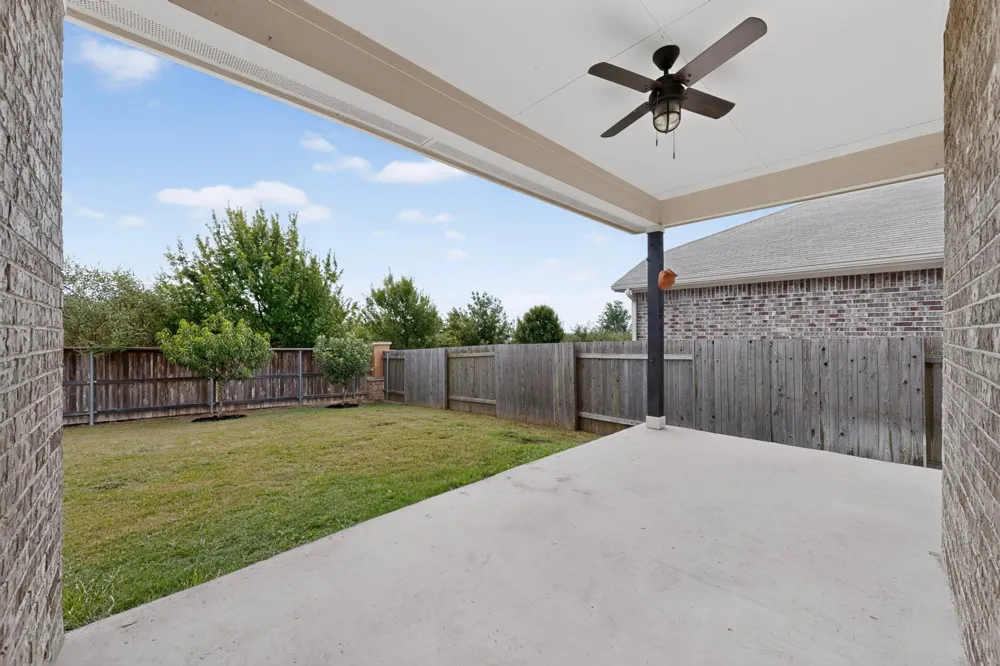 689 Leadtree Loop Buda, TX 78610