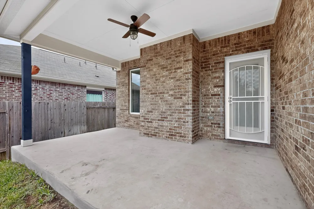 689 Leadtree Loop Buda, TX 78610