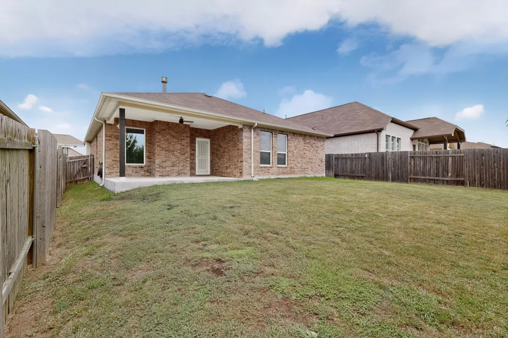 689 Leadtree Loop Buda, TX 78610