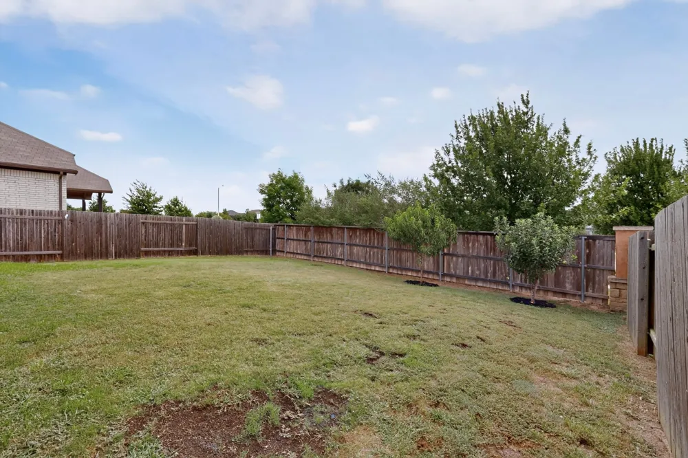 689 Leadtree Loop Buda, TX 78610